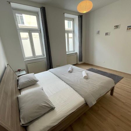 Cozy 8-Person Home In Vienna Located At Haberlgasse 82 N1 Exterior photo